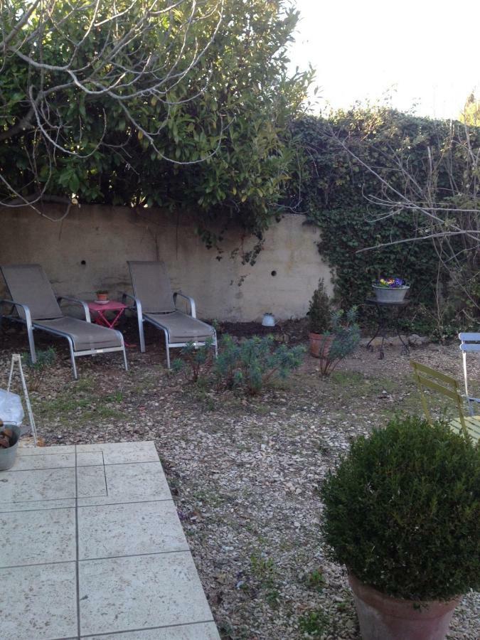 L'Oustalet Lägenhet La Tour-dʼAigues Exteriör bild