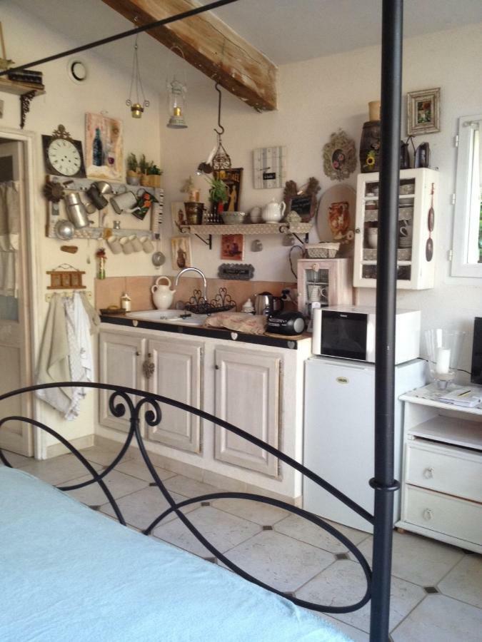 L'Oustalet Lägenhet La Tour-dʼAigues Exteriör bild