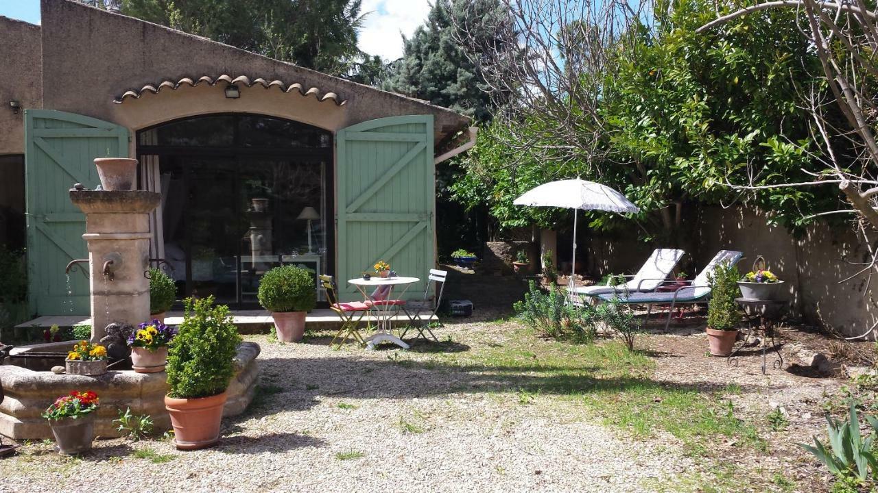 L'Oustalet Lägenhet La Tour-dʼAigues Exteriör bild